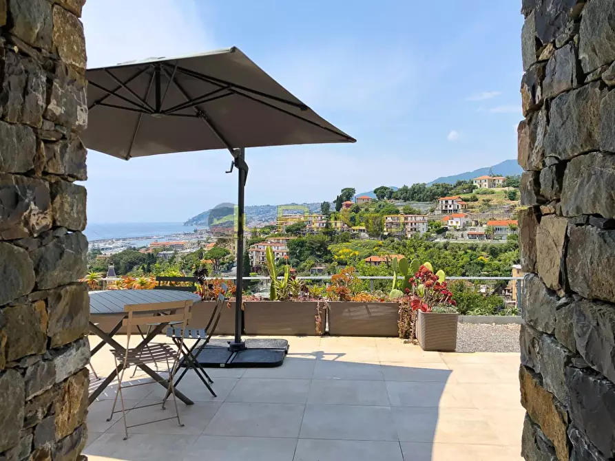 Immagine 2 di Villa in vendita  285 a San Remo