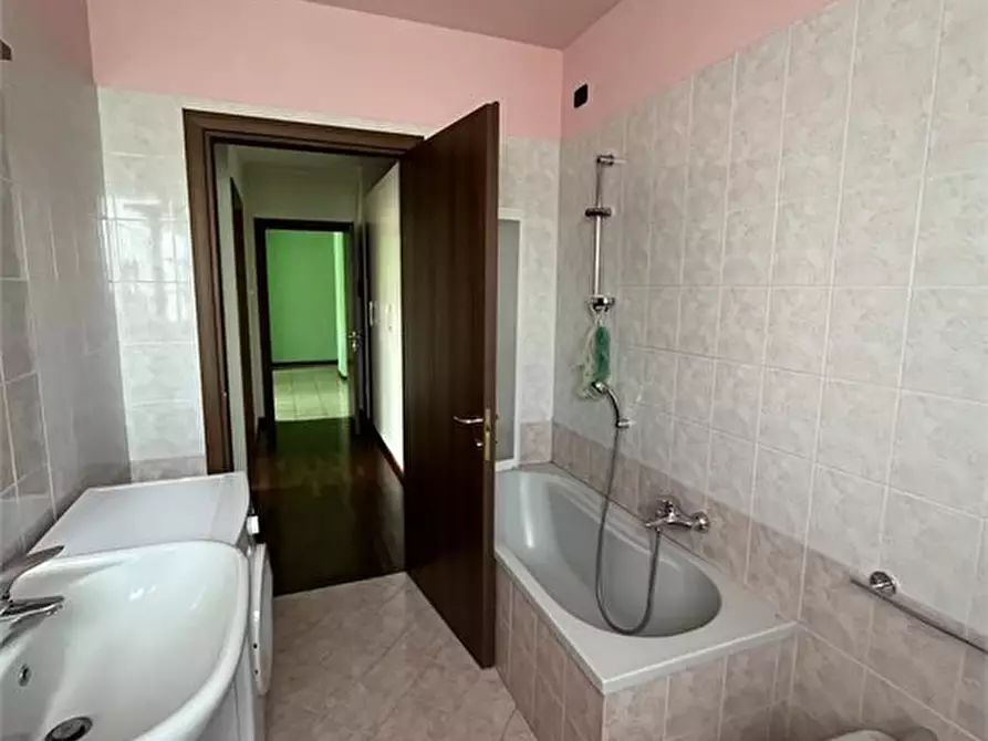 Immagine 10 di Appartamento in vendita  a Treviglio