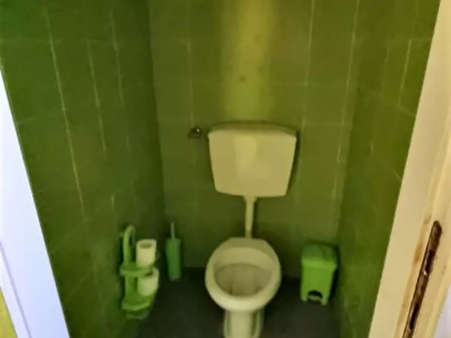 Immagine 8 di Negozio in vendita  a Poggibonsi