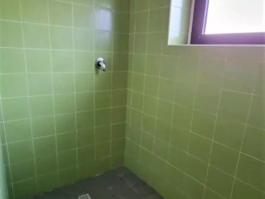 Immagine 9 di Negozio in vendita  a Poggibonsi