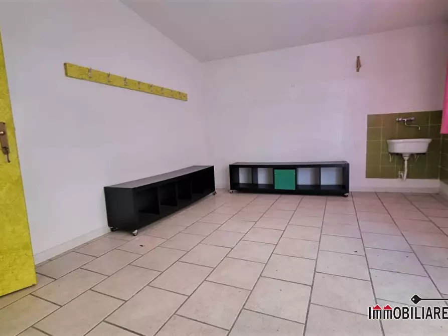 Immagine 6 di Negozio in vendita  a Poggibonsi
