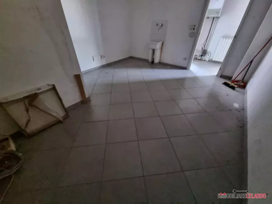 Immagine 6 di Negozio in vendita  a Poggibonsi