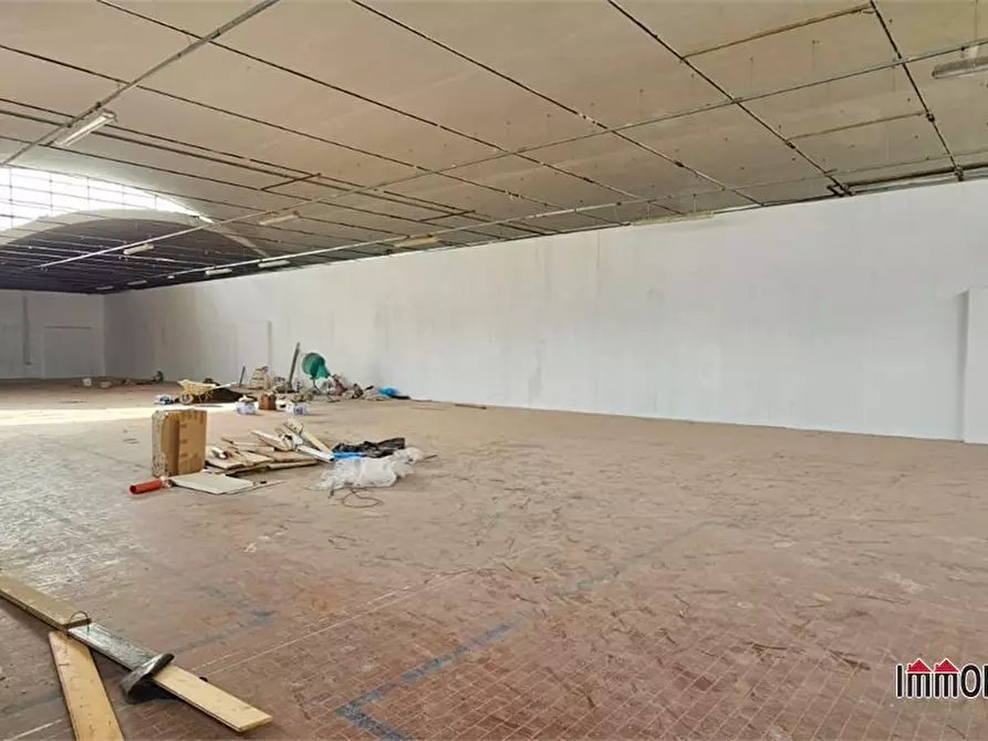 Immagine 1 di Capannone industriale in affitto  a Poggibonsi