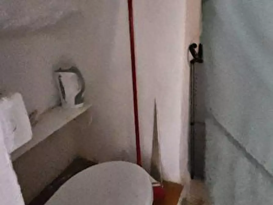 Immagine 9 di Negozio in affitto  a Colle Di Val D'elsa