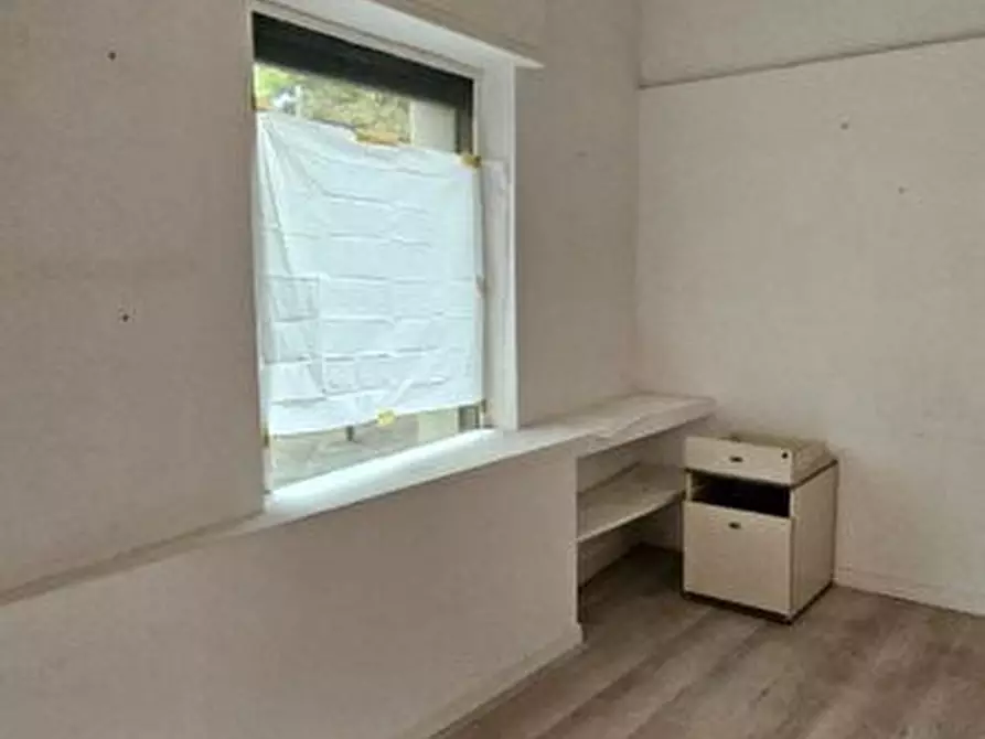 Immagine 4 di Negozio in affitto  a Colle Di Val D'elsa