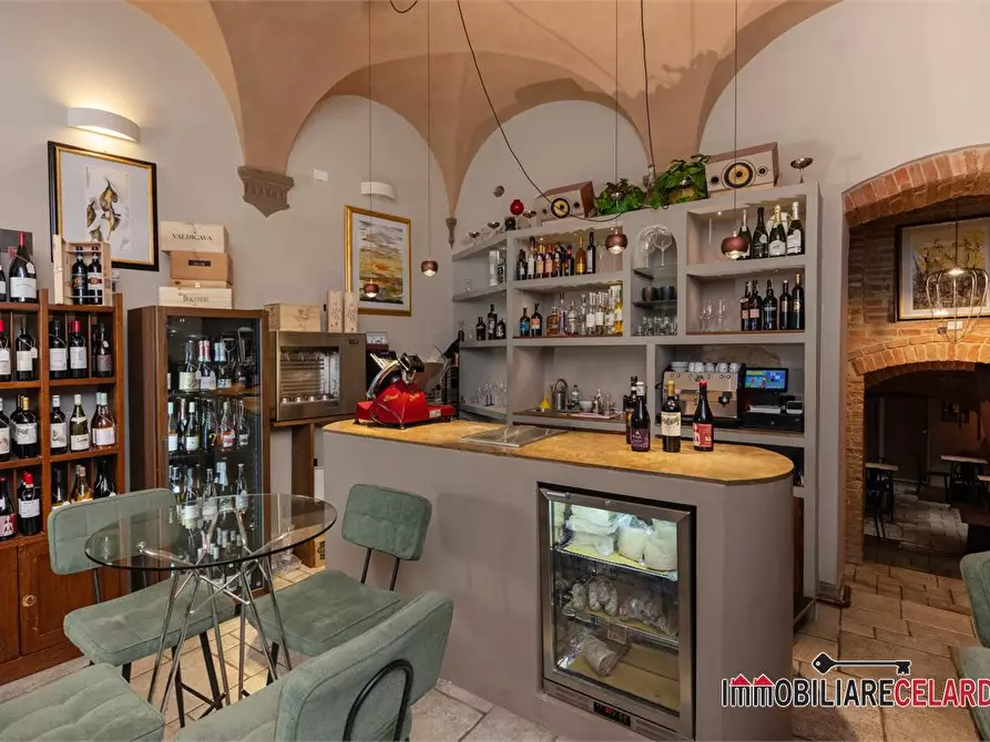 Immagine 8 di Negozio in affitto  a Colle Di Val D'elsa