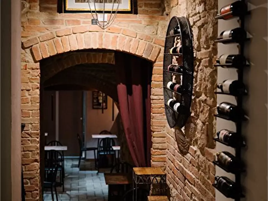 Immagine 4 di Negozio in affitto  a Colle Di Val D'elsa