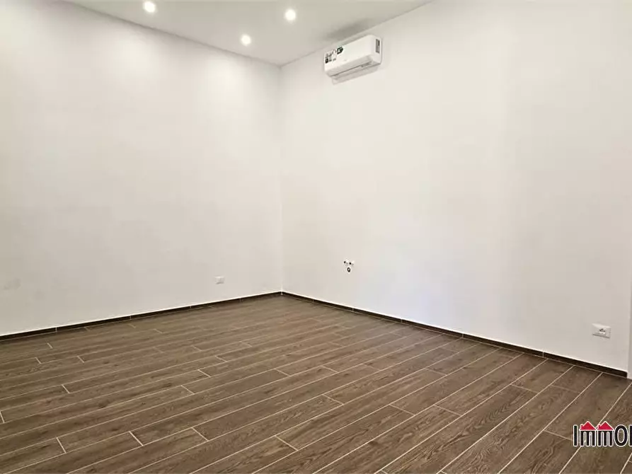 Immagine 3 di Negozio in affitto  a Colle Di Val D'elsa