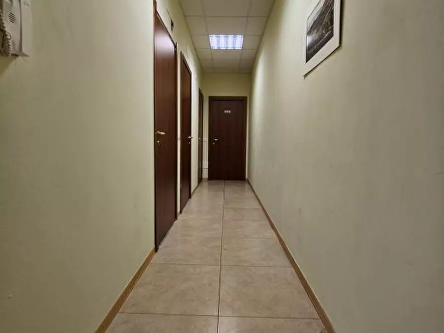 Immagine 7 di Ufficio in affitto  a Colle Di Val D'elsa