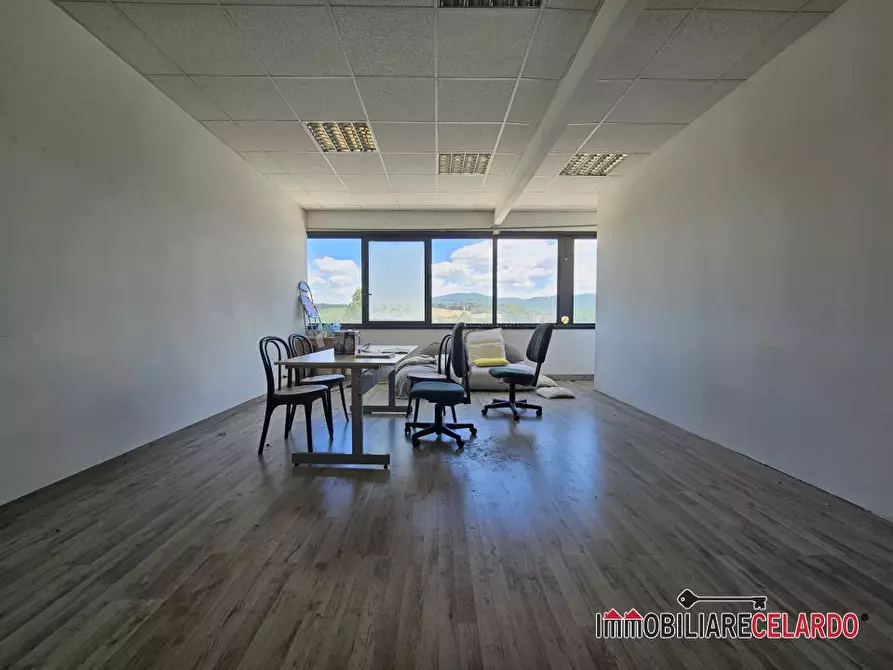 Immagine 3 di Ufficio in affitto  a Colle Di Val D'elsa
