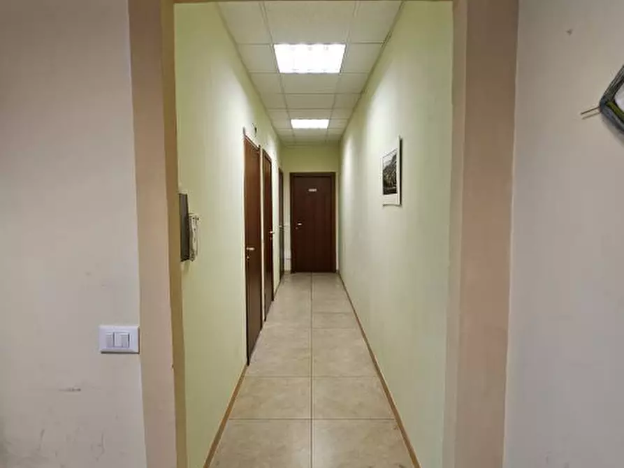 Immagine 5 di Ufficio in affitto  a Colle Di Val D'elsa