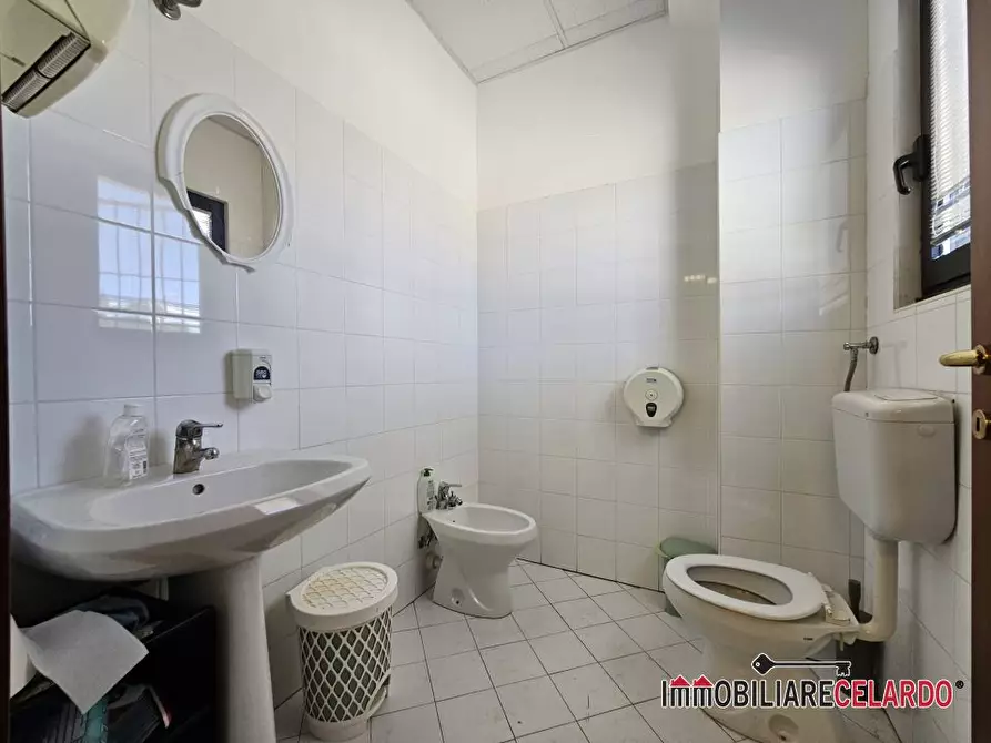 Immagine 9 di Ufficio in affitto  a Colle Di Val D'elsa