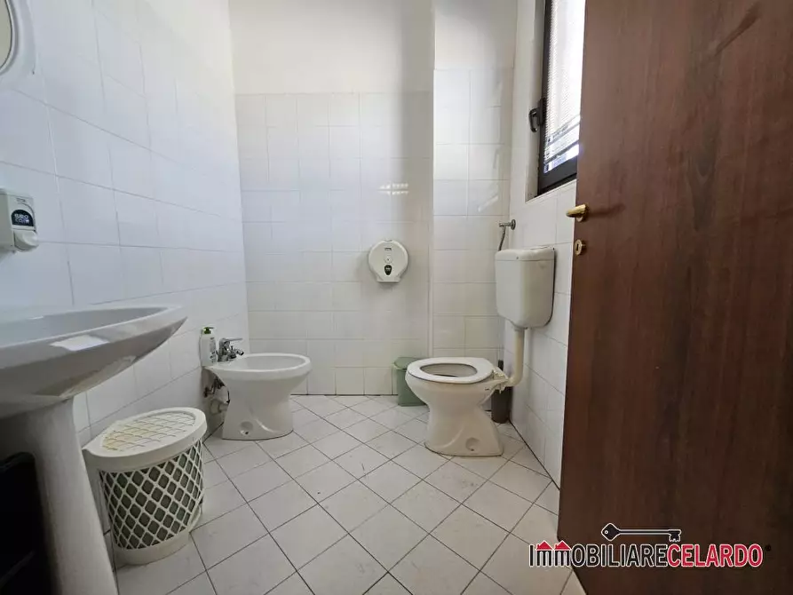 Immagine 10 di Ufficio in affitto  a Colle Di Val D'elsa