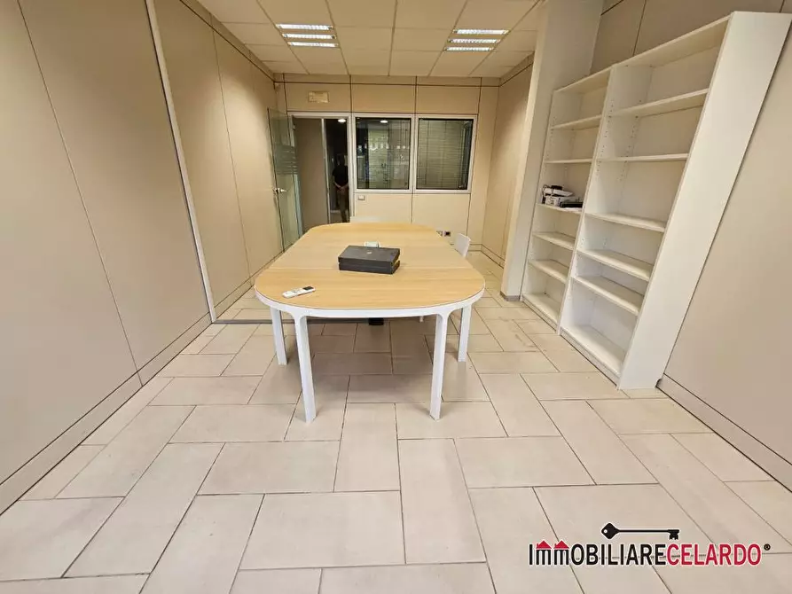 Immagine 3 di Ufficio in affitto  a Colle Di Val D'elsa