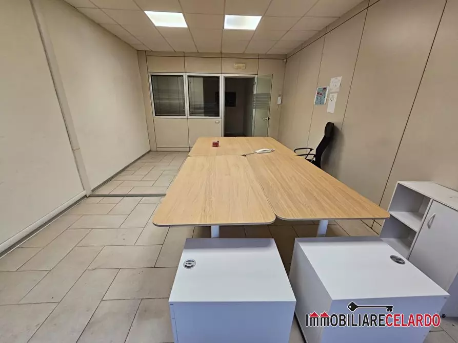 Immagine 5 di Ufficio in affitto  a Colle Di Val D'elsa