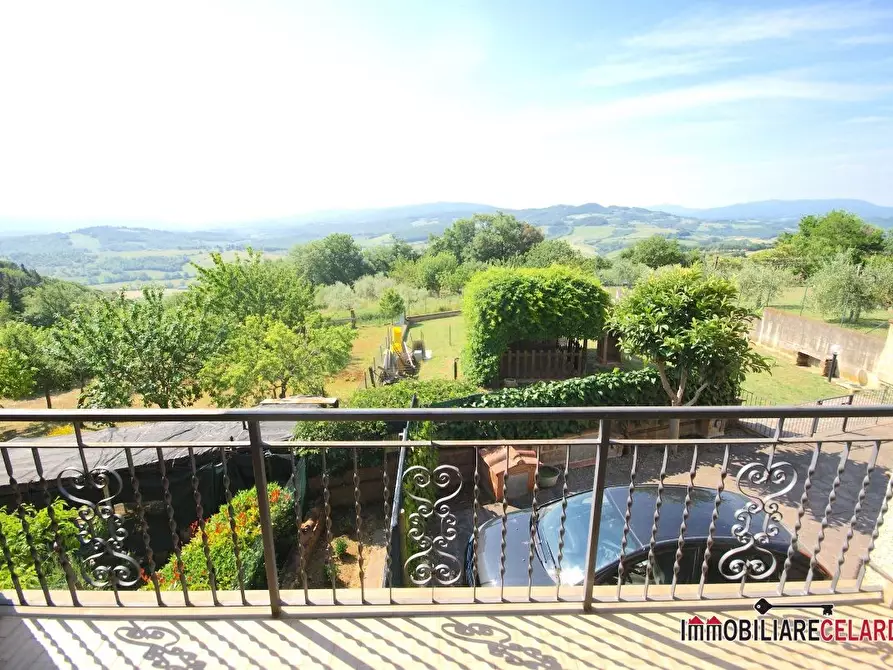 Immagine 7 di Villa in vendita  a Casole D'elsa