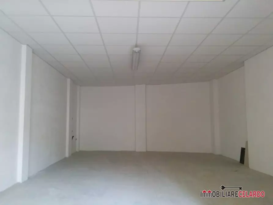 Immagine 1 di Garage in vendita  a Colle Di Val D'elsa