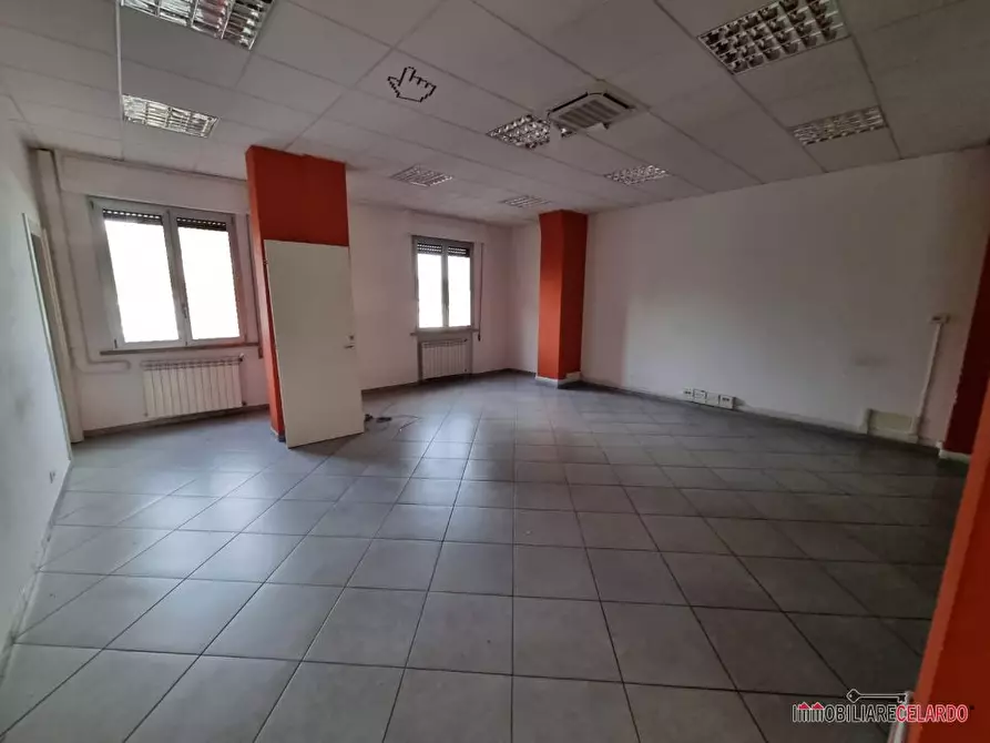 Immagine 1 di Negozio in vendita  a Poggibonsi