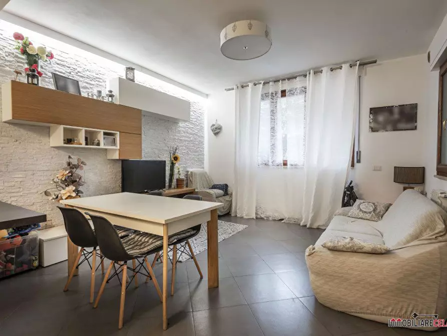 Immagine 2 di Appartamento in vendita  a Poggibonsi