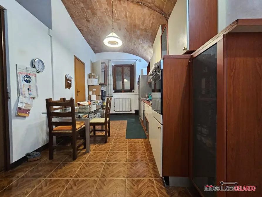 Immagine 4 di Appartamento in vendita  a Siena