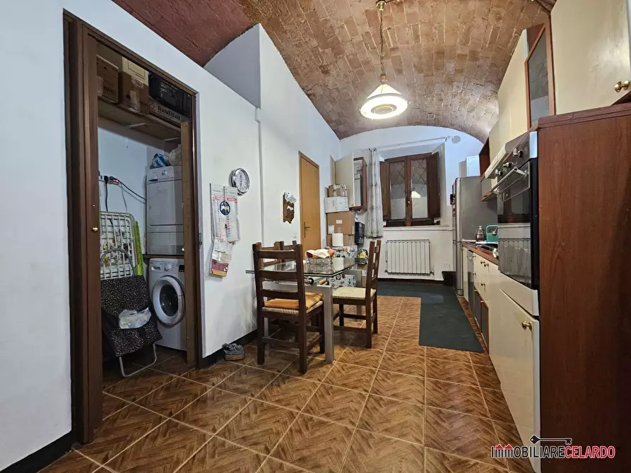 Immagine 6 di Appartamento in vendita  a Siena