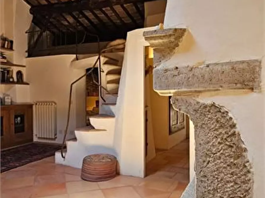 Immagine 5 di Appartamento in vendita  a Siena