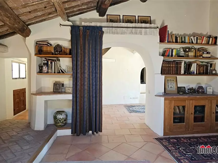 Immagine 10 di Appartamento in vendita  a Siena