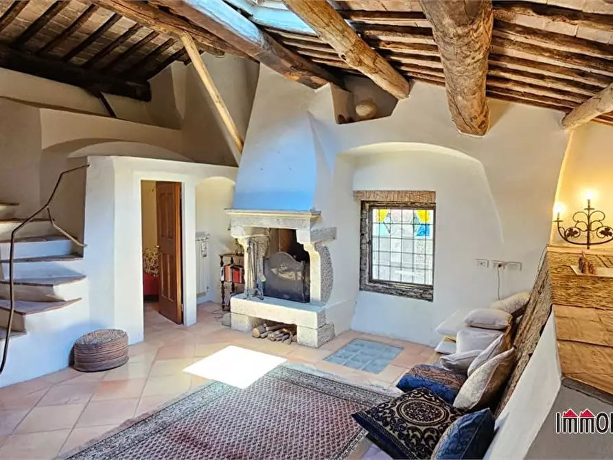 Immagine 2 di Appartamento in vendita  a Siena
