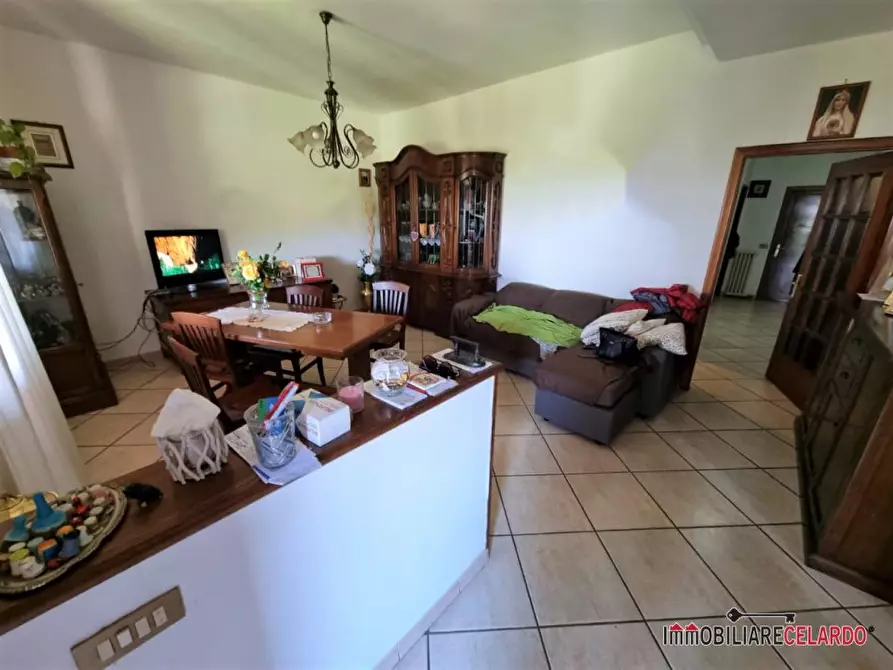Immagine 1 di Appartamento in vendita  a Casole D'elsa