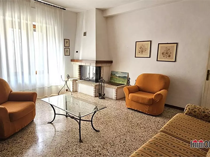 Immagine 2 di Appartamento in vendita  a San Gimignano