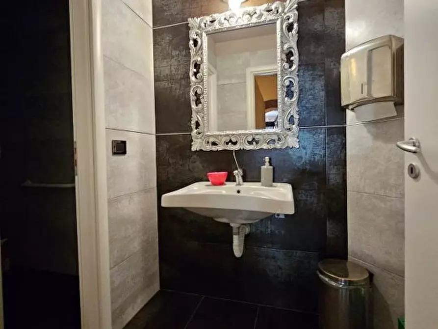 Immagine 5 di Licenza in vendita  a Colle Di Val D'elsa