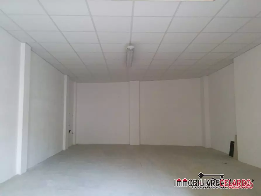 Immagine 1 di Garage in vendita  a Colle Di Val D'elsa