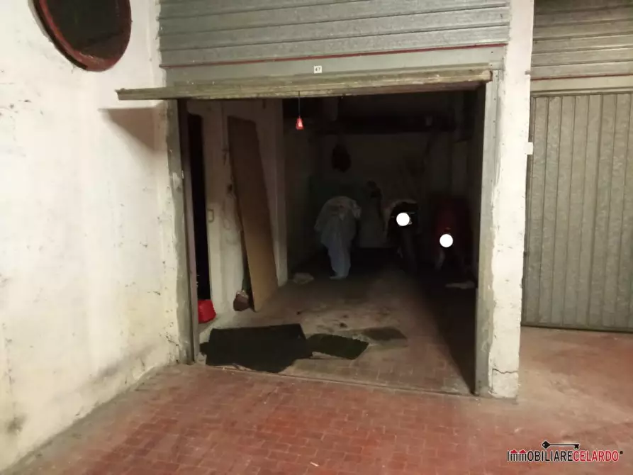 Immagine 1 di Garage in vendita  a Colle Di Val D'elsa