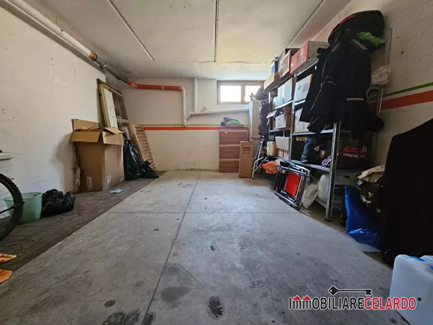 Immagine 1 di Garage in vendita  a Colle Di Val D'elsa