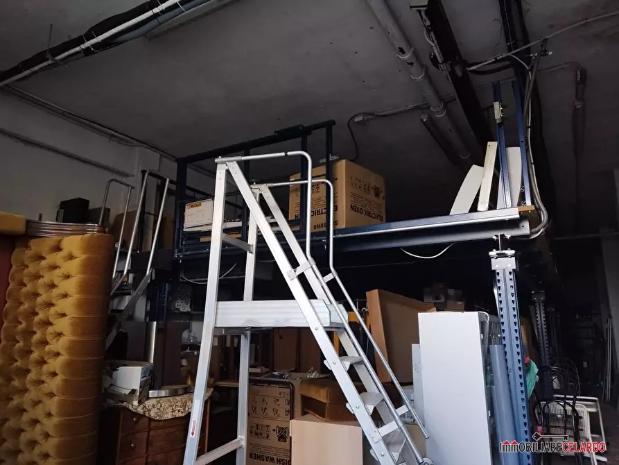 Immagine 2 di Capannone industriale in vendita  a Colle Di Val D'elsa