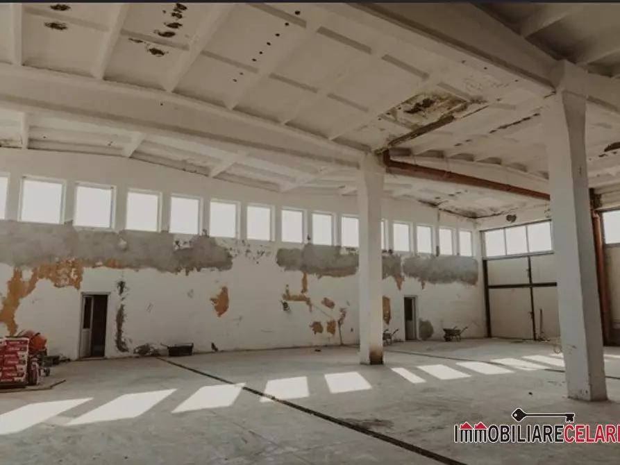 Immagine 1 di Capannone industriale in vendita  a Colle Di Val D'elsa