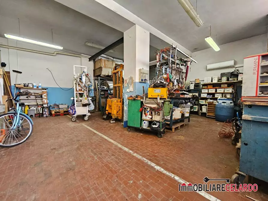 Immagine 1 di Capannone industriale in vendita  a Poggibonsi