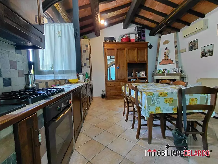 Immagine 7 di Magazzino in vendita  a Poggibonsi