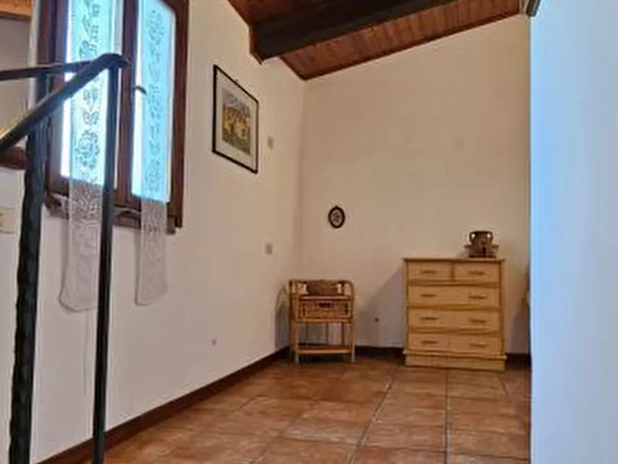 Immagine 1 di Magazzino in vendita  a Poggibonsi