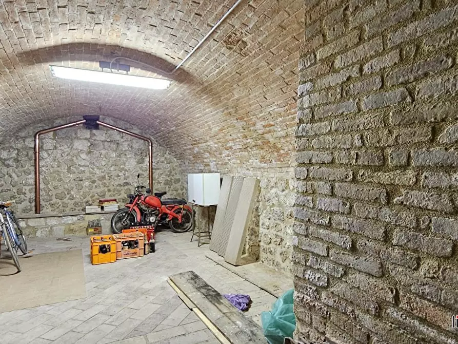Immagine 8 di Magazzino in vendita  a Colle Di Val D'elsa
