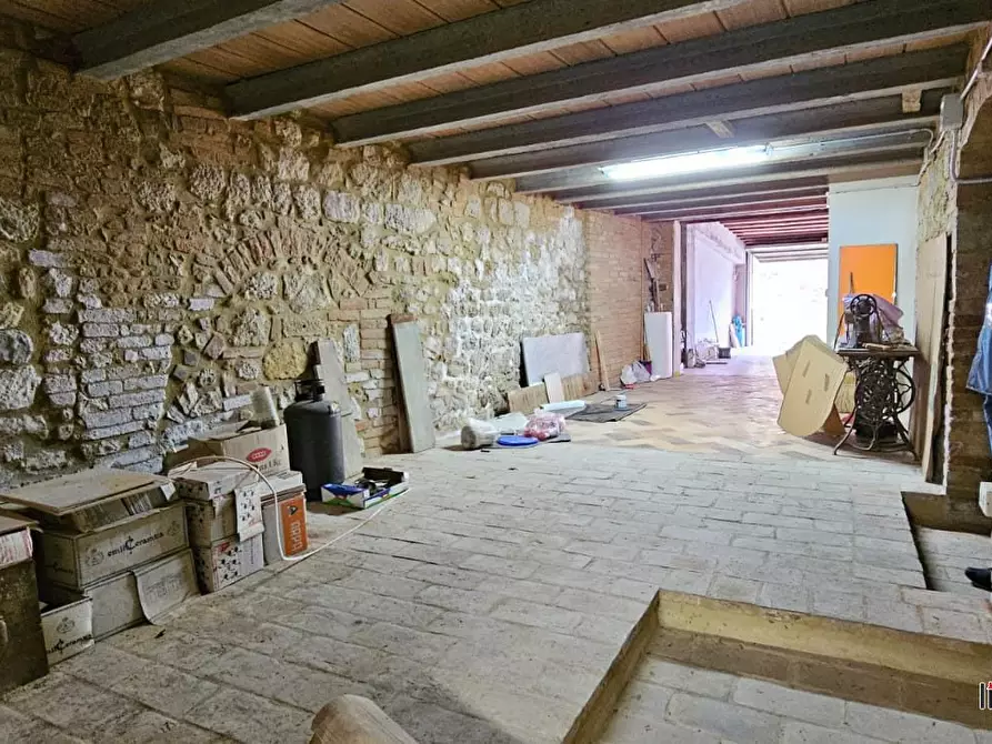 Immagine 1 di Magazzino in vendita  a Colle Di Val D'elsa