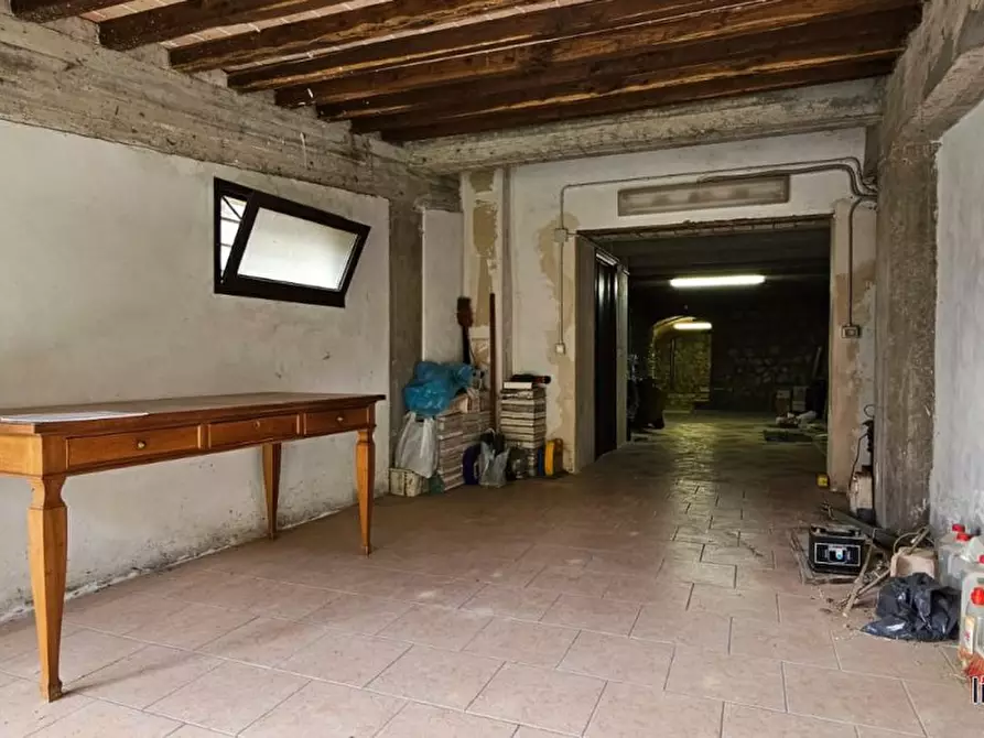 Immagine 2 di Magazzino in vendita  a Colle Di Val D'elsa