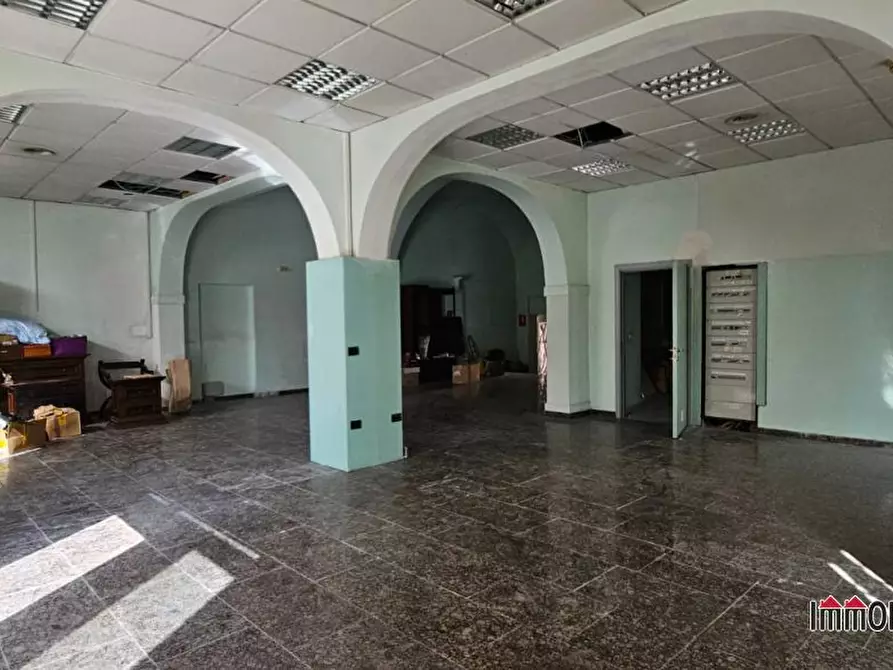 Immagine 2 di Negozio in vendita  a Colle Di Val D'elsa