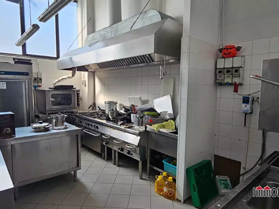 Immagine 6 di Negozio in vendita  a Colle Di Val D'elsa