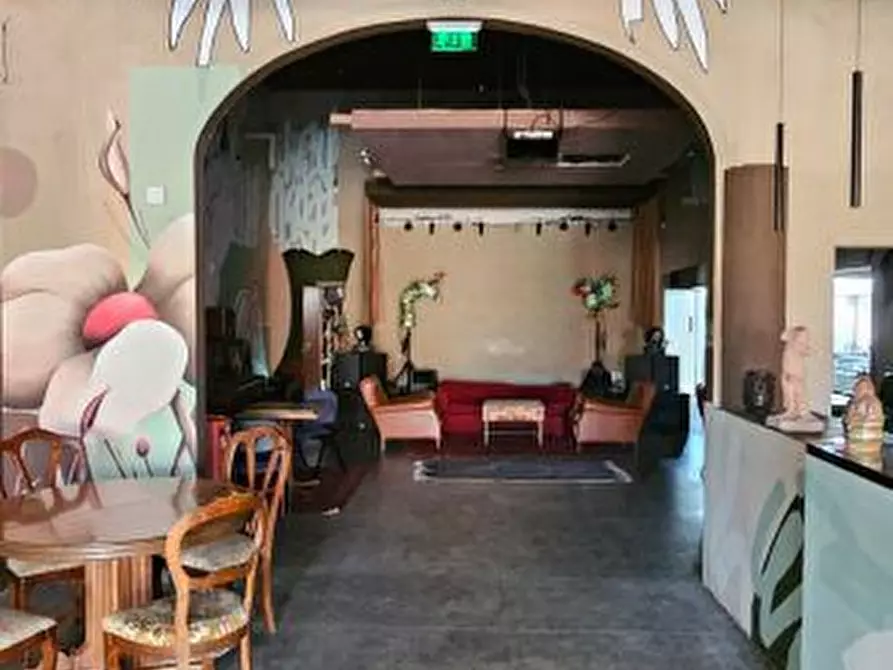 Immagine 3 di Negozio in vendita  a Colle Di Val D'elsa