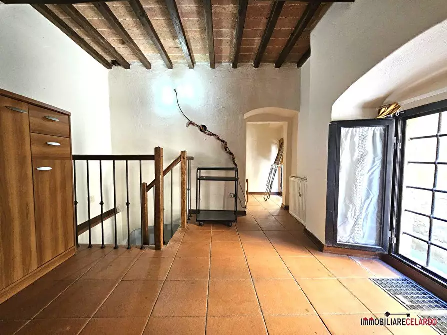 Immagine 3 di Negozio in vendita  a Colle Di Val D'elsa