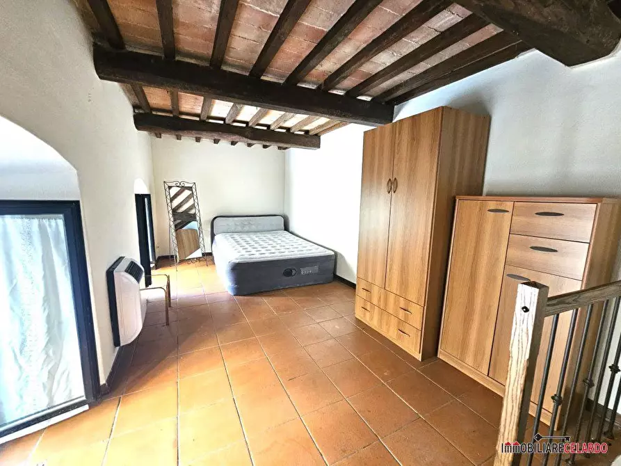 Immagine 6 di Negozio in vendita  a Colle Di Val D'elsa