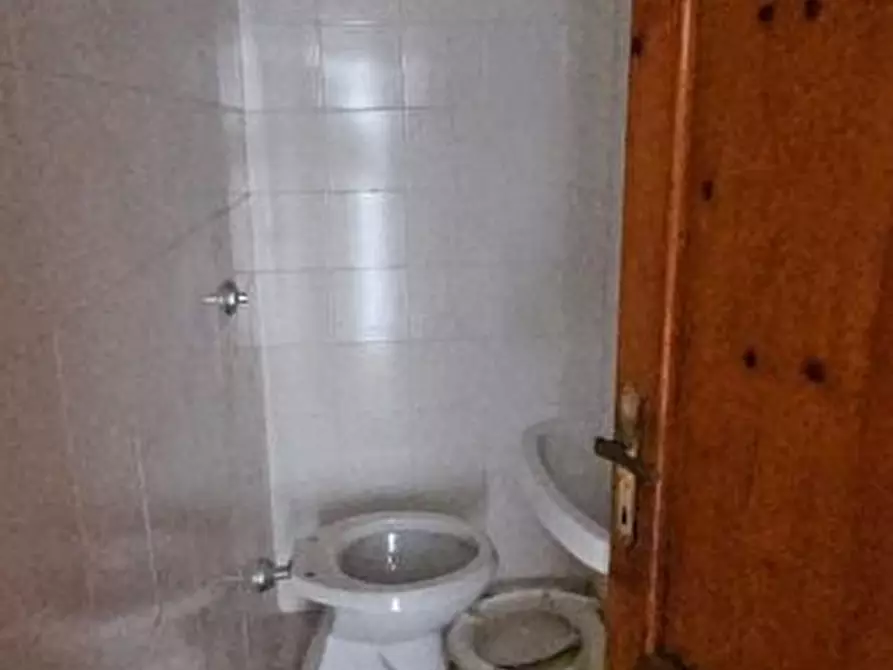 Immagine 6 di Negozio in vendita  a Colle Di Val D'elsa