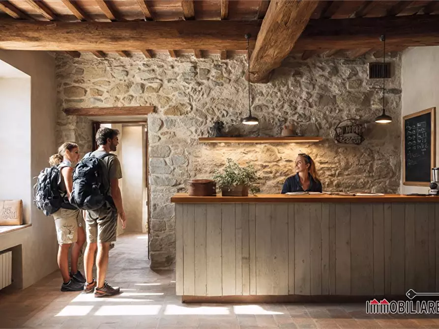 Immagine 1 di Negozio in vendita  a San Gimignano