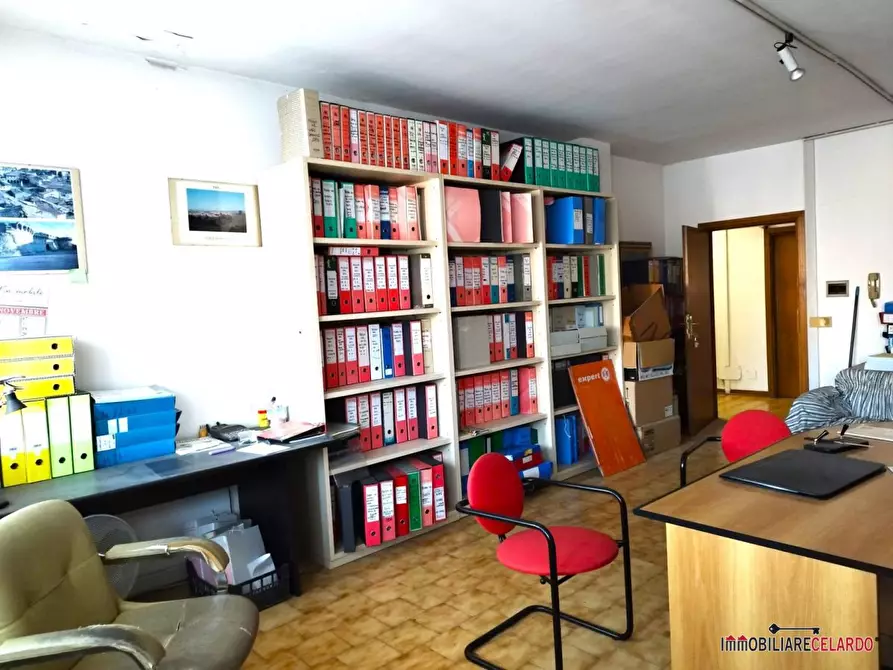 Immagine 5 di Ufficio in vendita  a Colle Di Val D'elsa
